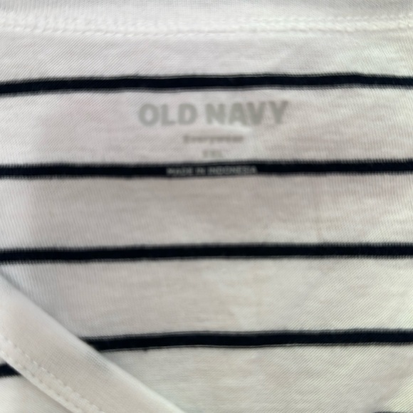 Old Navy Black and White Striped Short Sleeve T-shirt - Picture 1 of 3